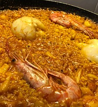 Arroz con sepia y gambones